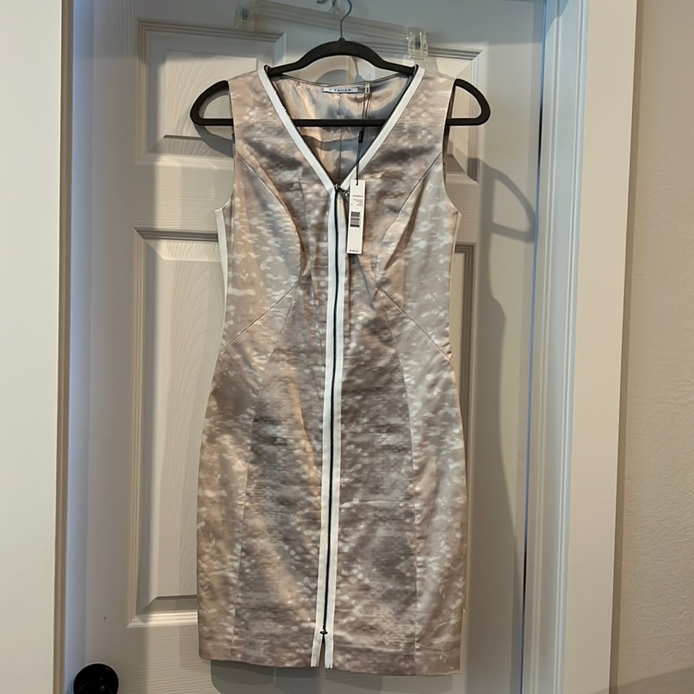 NWT T Tahari beige white Mallie pale oak zipper front dress sheath size 4